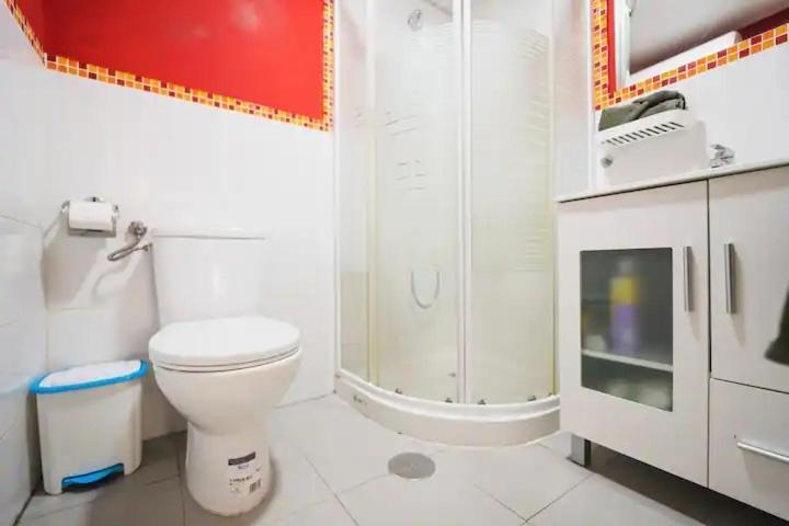 Charming 2 Bedroom In The Heart Of Apartment *