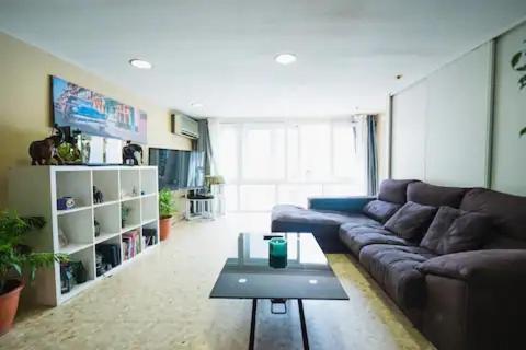 Charming 2 Bedroom In The Heart Of Apartment *